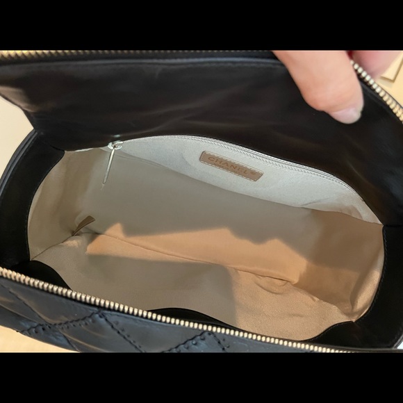 Authentic Chanel Chain Shoulder Bag - Picture 10 of 14